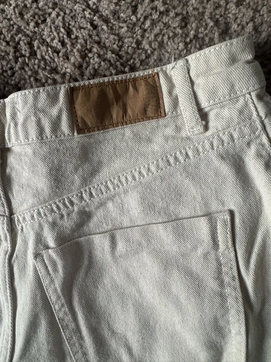Zara High-Waist Cream Denim Shorts - Picture 7 of 8